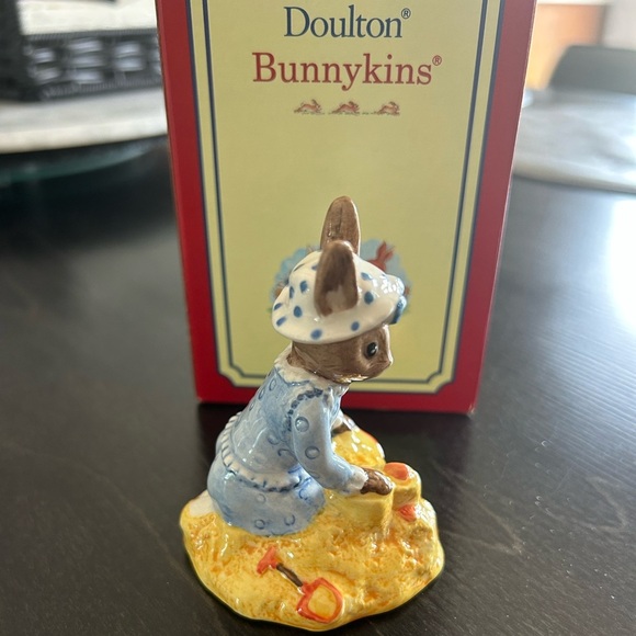 Royal Doulton Bunnykins Seaside 1998 Figurine - Picture 2 of 7